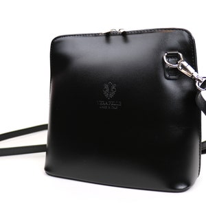 Sac à main noir moyen en cuir véritable avec bretelles amovibles Sac à bandoulière en cuir italien Sac à main noir classique Sac pour femme élégant