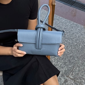 Bolso de mano de piel italiana azul vaquero con correas desmontables Bolso de mano de piel versátil hecho a mano con asa superior Bolso bandolera elegante para mujer