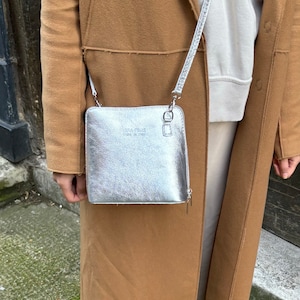 Petit sac à main argenté en cuir italien véritable avec bretelles amovibles Sac à bandoulière en cuir véritable Sac à main argenté classique Sac pour femme élégant