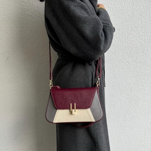 Burgunder Viola strukturierte echte italienische Handtasche aus Leder, abnehmbare Riemen, handgemachte Schultertasche, elegante Umhängetasche