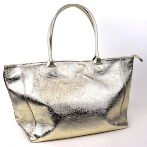 Sac à bandoulière en cuir italien doré métallisé Sac cabas en cuir fait main Sac à main polyvalent avec poignée sur le dessus Grand sac pour ordinateur portable élégant pour femme