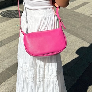 Halbmond Fuchsia Pink Echtleder Handtasche mit abnehmbaren Riemen Handgemachte Crossbody Tasche Klassische Handtasche Elegante Damen Alltagstasche
