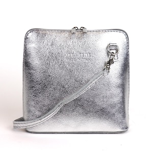 Petit sac à main argenté en cuir italien véritable avec bretelles amovibles Sac à bandoulière en cuir véritable Sac à main argenté classique Sac pour femme élégant