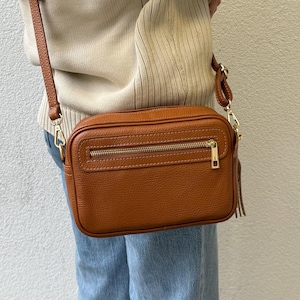 Sac à bandoulière en cuir italien véritable marron clair fait main Sac à main marron minimaliste en cuir Sac à bandoulière en cuir pour femme Sac à main élégant pour femme