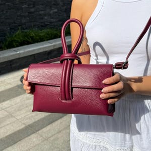 Burgunder Wein italienische Lederhandtasche mit abnehmbaren Riemen Handgefertigte Leder Vielseitige Clutch Top Griff Tasche Elegante Damen Crossbody Tasche
