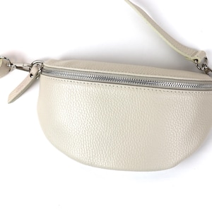 Petit sac banane en cuir véritable blanc crème fait main en cuir italien grainé avec bretelles réglables Sac à bandoulière compact
