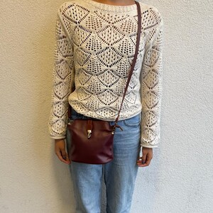 Sac à bandoulière en cuir Vera Pelle bordeaux - Cuir italien, bandoulière réglable, compact et élégant, parfait pour tous les jours ou en voyage.