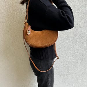 Kleine Halbmond Echte Italienische Wildleder Vorderseite Leder Zurück Handtasche Abnehmbare Schulter & Crossbody Riemen Handgemachte Leder Umhängetasche