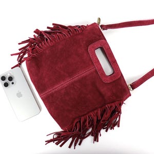 Boho Burgunder Wildleder Quaste Handtasche mit verstellbaren abnehmbaren Riemen Echte italienische Wildleder Umhängetasche Klassische Handtasche Elegante Damentasche
