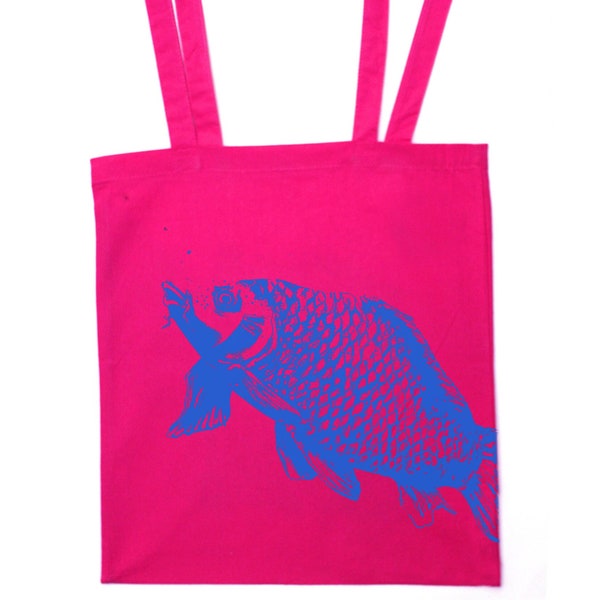 Pinker Stoffbeutel mit Tuschezeichnung von einem Karpfen. Tote Bag mit Fischmotiv  (handbedruckt)