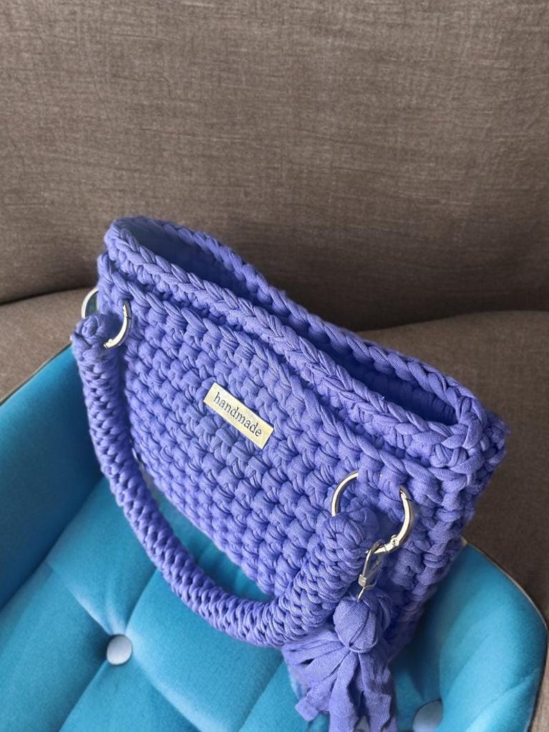 This crochet pattern guides you step-by-step to make a stylish and sturdy crochet purse with a sleek silhouette and chic tassel detail. Ideal for everyday wear, it’s a great project for pattern for beginners and a perfect idea for a unique crochet gift or trendy accessory.