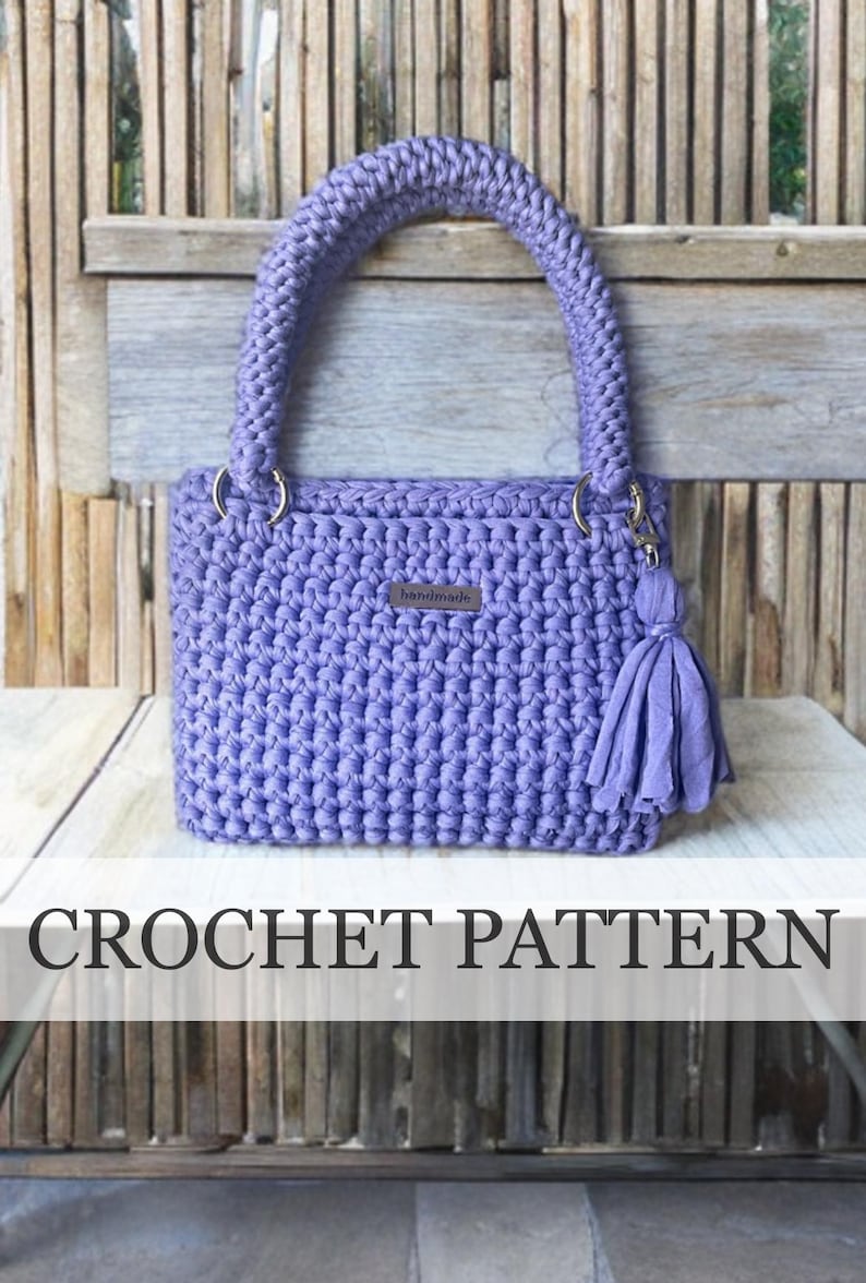 Create your own stylish crochet bag with this beginner-friendly crochet pattern. Featuring a sturdy shape, soft texture, and elegant handles, it’s the perfect DIY crochet pattern for making a handmade bag that stands out. Ideal as a gift for her or for yourself.