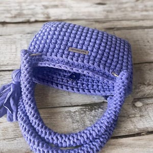 Perfect for beginners and experts alike, this crochet pattern lets you create a durable crochet bag with a timeless structure. The easy-to-follow guide makes it a great choice for crafting a cute crochet accessory or gift for crafters.