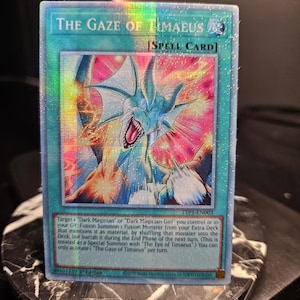 La Mirada de Timaeus - Luz Estelar - Secreto Prismático Raro - Común - Individual o Playset - Orica Proxy