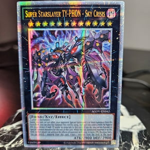 Super Starslayer TY-PHON - Crisi del cielo - 25° anniversario Quarto di secolo Starlight Raro - Prismatico segreto - Comune - Orica Proxy