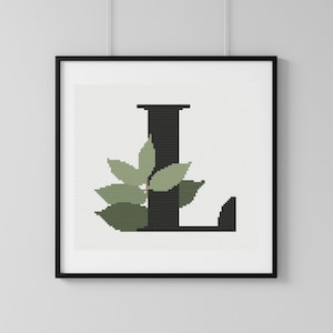 Patrón de punto de cruz con la letra botánica L en formato PDF: diseño de bordado con monograma floral minimalista