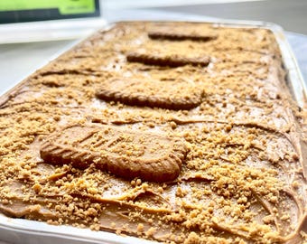 Lotus Biscoff Traybake: Caramelized Biscuit Cake - UK Postal Gift