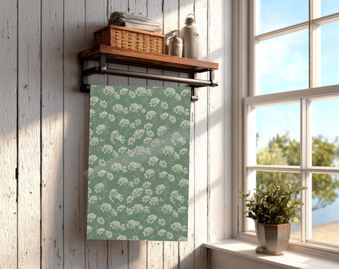 Queen Annes Lace Bath Towel,Botanical Floral Green & White Towel,Spa Style,Cottagecore Bath Decor,Housewarming Gift,Wedding Shower Gift