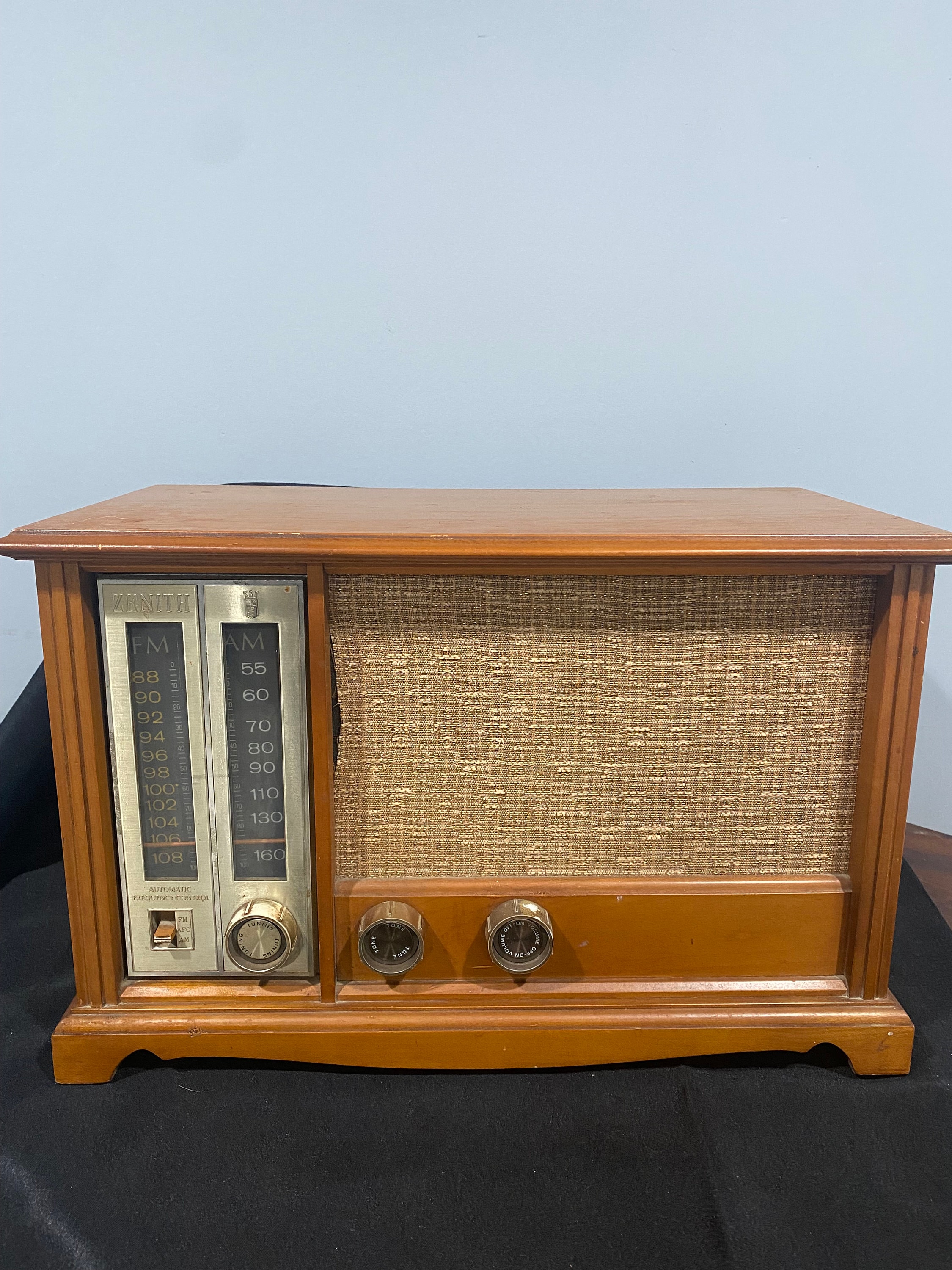 Zenith Royal 700 All Transistor Radio AM Portable Vintage