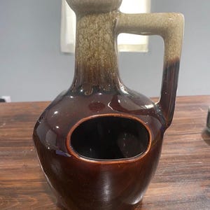 Maceta de cerámica con esmalte marrón por goteo para fresas, 8 1/2” Hulls? McCoy?