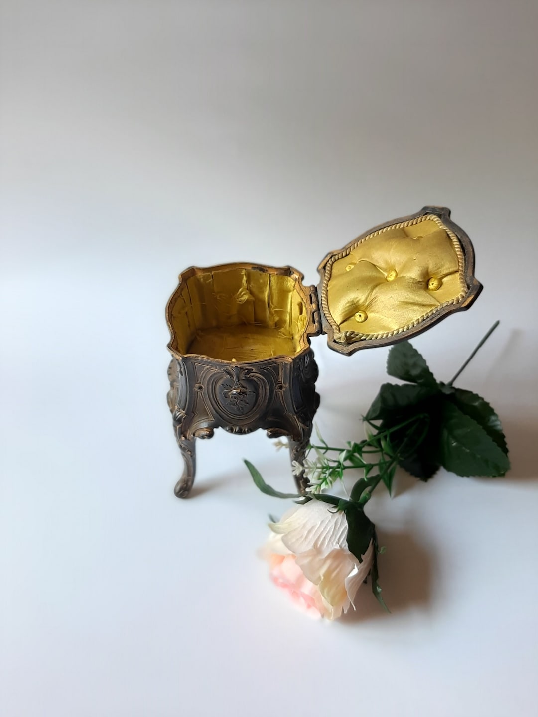 French Antique Glass Jewelry Box 4.7 | La Maison de Belasyse