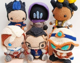 Valonrat Crochet Peluche, presagio, guastafeste, camera, sova, reyna, jett, raze, viper, yoru, salvia, cypher, fenice, neon, gekko, skye, dissolvenza, neon
