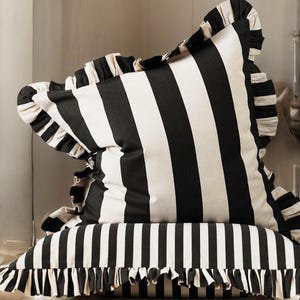 Federa per cuscino in lino boho con volant: bordo a balze a righe