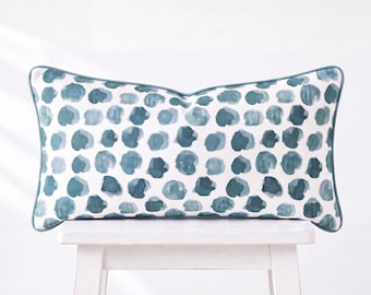Kissenbezug mit bunten Punkten – Handgefertigtes Dekokissen – Boho-Stil – Zierkissen für Sofa oder Bett – Paspelierung