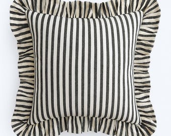Funda de almohada de algodón a rayas hecha a mano – Cojín decorativo con volantes
