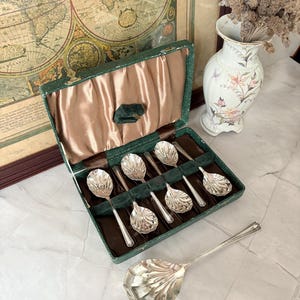 Vintage Shell Shaped Silver Plated Spoon Set with Serving Spoon | EPNS A1 Sheffield England | Art Deco Tea Spoons in Original Box