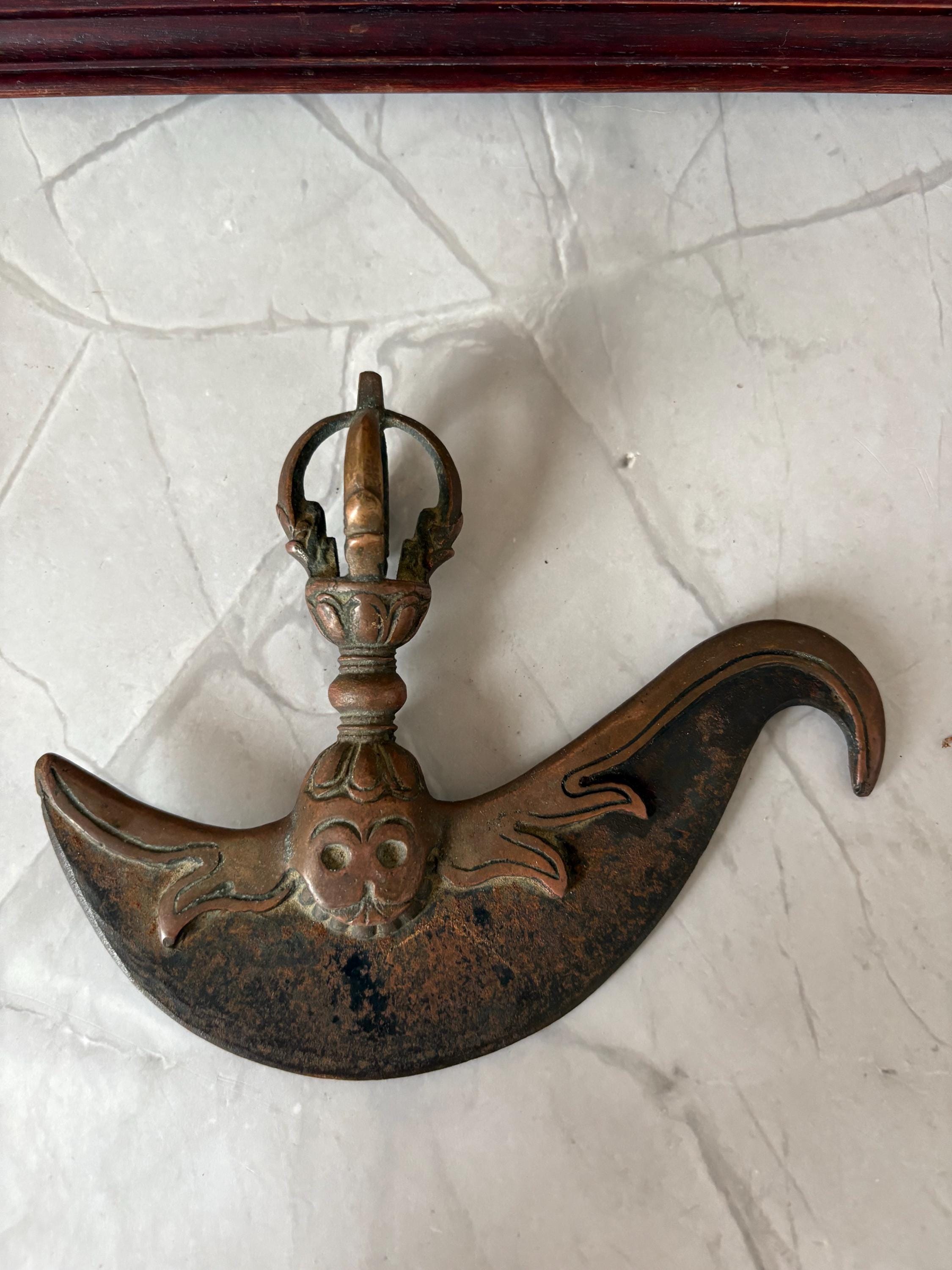 アンティークチベットプルバダガー - 金剛杵柄の仏教儀式用青銅ナイフ