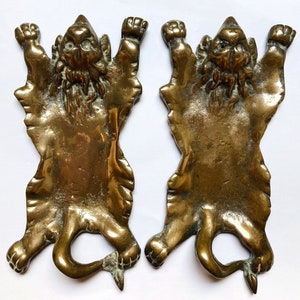Pair of antique lion ashtrays made of old bronze