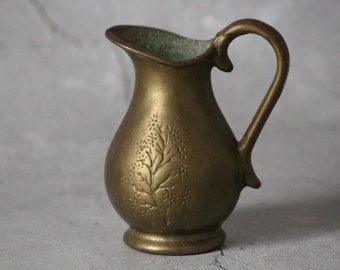 Vintage Solid Brass Pitcher – Hand Engraved Floral Jug – 12.5 cm – Heavy Brass Decor – Antique Vase – Boho Farmhouse Decor – 814g