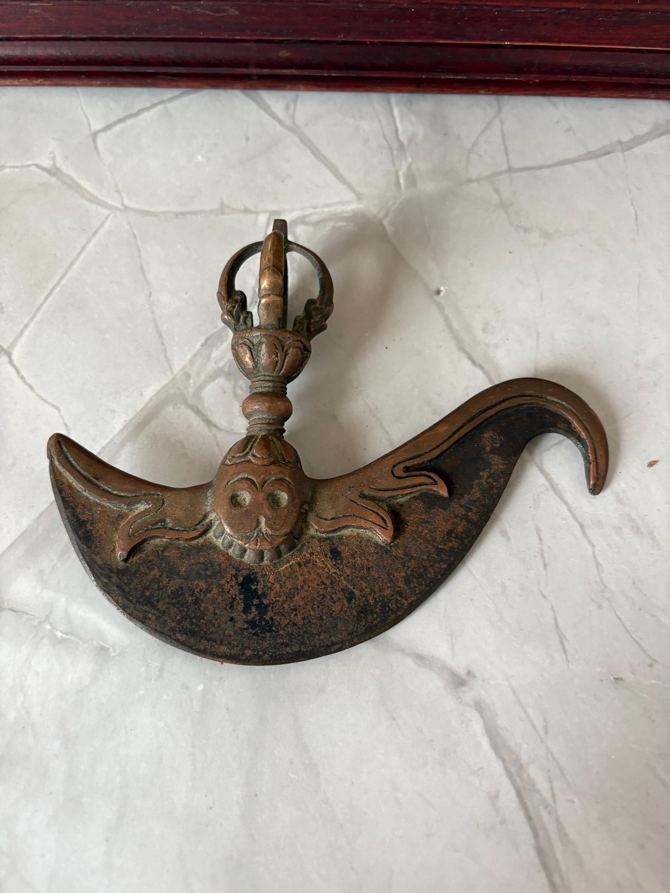 アンティークチベットプルバダガー - 金剛杵柄の仏教儀式用青銅ナイフ