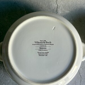 Peut inclure: Un bol blanc Botanica VITRO-Porcelaine avec deux poign&eacute;es. Le bol porte les inscriptions "Villeroy & Boch" et "Botanica". Le bol est lavable au lave-vaisselle.