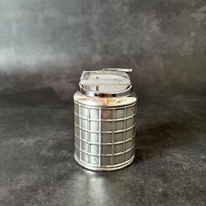 Versilbertes Vintage-Tischfeuerzeug mit Markenzeichen - Mid-Century Modern Barware-Dekorgeschenk für Ihn