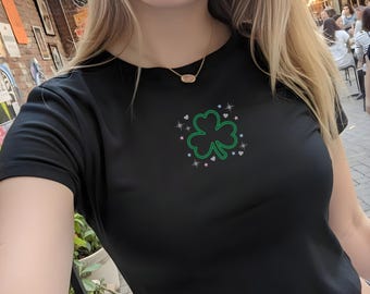 St Pattys Day Baby Tee St Patricks Day 90’s Shamrock Y2k Crop Top Trendy Babytee Baby Tee St Paddys Cropped Shirt Saint Patricks Day T-Shirt