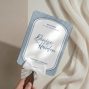 Könnte beinhalten: Ein Set aus drei Keramikbechern mit gesprenkelter, matter Oberfläche. Die Becher sind in Creme-, Hellgrau- und Dunkelgrautönen gehalten. Jeder Becher hat ein schlichtes, minimalistisches Design.