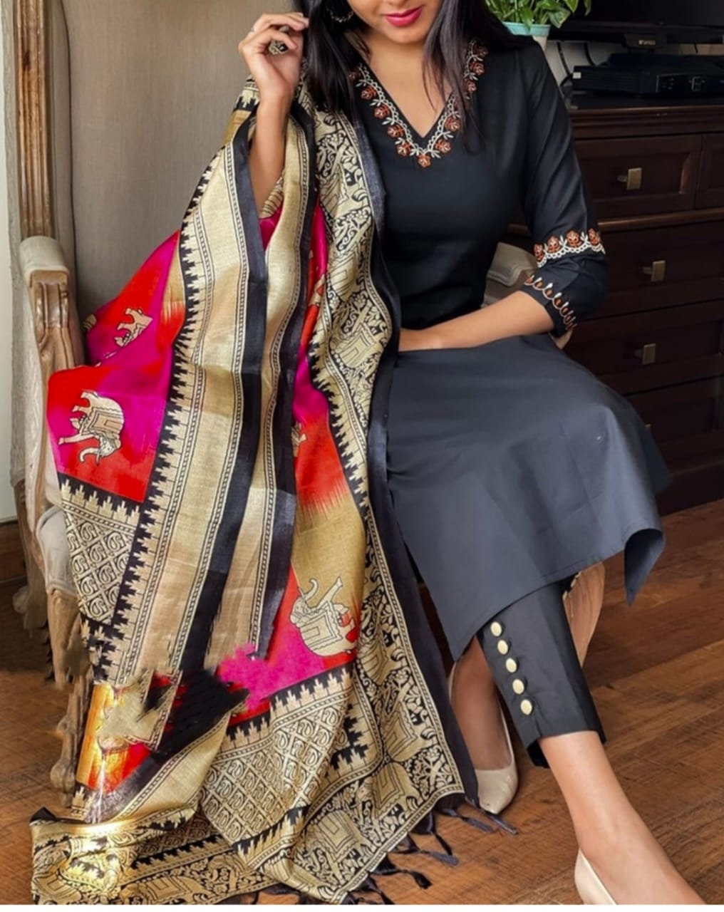 Buy Black Anarkali Suit with Deep Pink Dupatta Online - LSTV0809 | Andaaz  Fashion