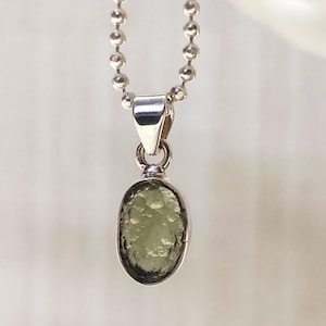 Amazing 100% Natural Moldavite Oval Shape Pendant, 925 Sterling Silver Handmade Pendant, Green Raw Moldavite Pendant for Gift, Moldavite
