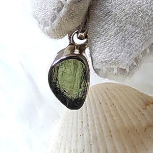 Amazing 100% Natural Moldavite Pendant, 925 Sterling Silver Handmade Pendant, Green Raw Moldavite Pendant for Gift, moldavite rough Pendant