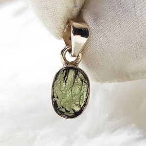 Amazing 100% Natural Moldavite Oval Shape Pendant, 925 Sterling Silver Handmade Pendant, Green Raw Moldavite Pendant for Gift,Moldavite Oval