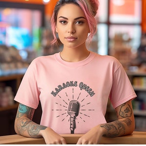 Karaoke Queen T-Shirt: Vintage Microphone, Music Lover Gift