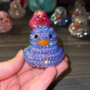 Patitos de goma con brillantes de imitación multicolor y rayas azules: pato de paseo, pato de coche, pato de alegría, pato de la suerte del bingo