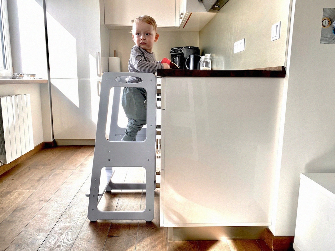 Toddler Tower, Wooden Kids Kitchen Stool Helper With Height Adjustable Platform Safety Rail Whiteboard Chalkboard Step Stool Standing Tower Counter Bathroo