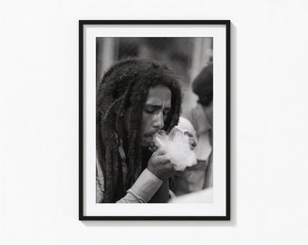 Stampa di sigaretta di Bob Marley, cantante reggae giamaicano, arte murale in bianco e nero, stampa vintage, stampe fotografiche, stampa fotografica di qualità museale