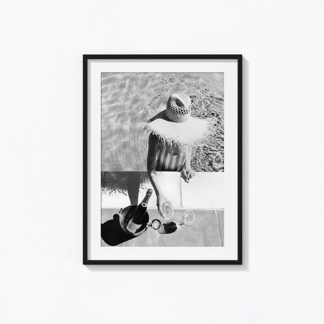 モノクロアート写真「Woman at the Pool」額装 インテリア Woman Drinking Wine in Pool Print, Bar Cart Art, Pub Black and