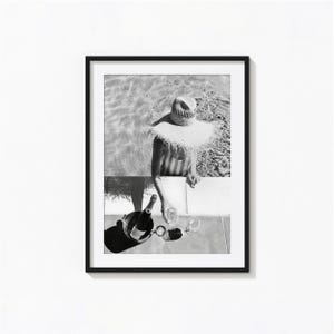 プールでワインを飲む女性のプリント、バーカートアート、パブの白黒ウォールアート、ビンテージプリント、写真プリント、美術館品質の写真プリント