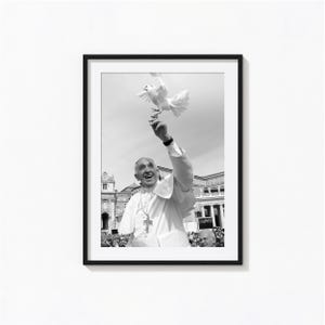 フランシスコ教皇と平和の鳩のプリント、白黒の壁アート、カトリックの壁アート、写真プリント、美術館品質の写真アートプリント
