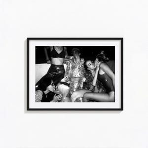 レズビアンキスプリント、パーティーの白黒ウォールアート、ヴィンテージプリント、写真プリント、美術館品質の写真アートプリント